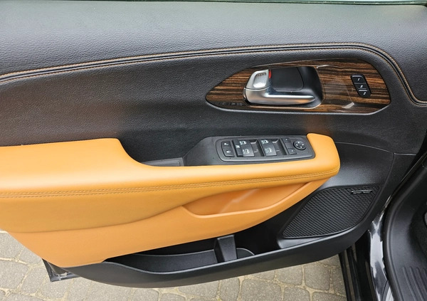 Chrysler Pacifica cena 311067 przebieg: 18126, rok produkcji 2022 z Sulejówek małe 466